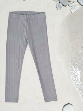 Tea Collection Girls Warm Gray Ribbed Leggings • Size 5 • EUC
